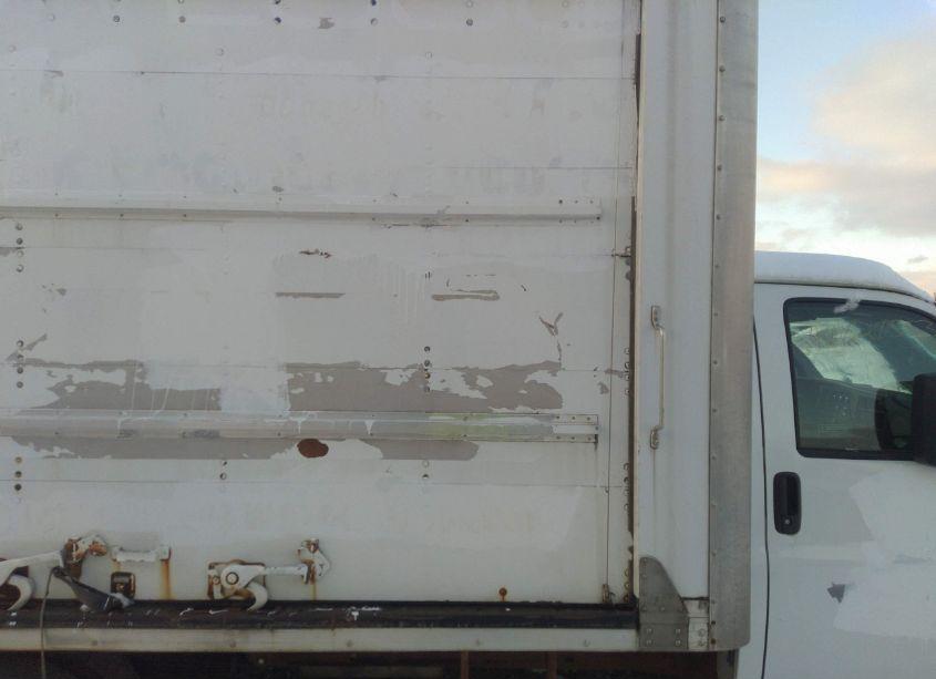 Thumbnail 4 of 2012 CHEVROLET EXPRESS CUTAWAY WORK VAN