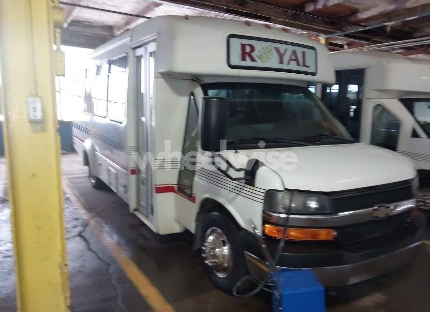 Photo of CHEVROLET EXPRESS CUTAWAY 4500