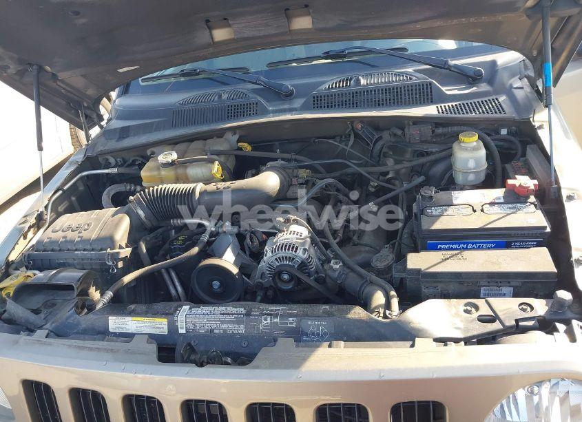 Thumbnail 2 of 2005 JEEP RENEGADE