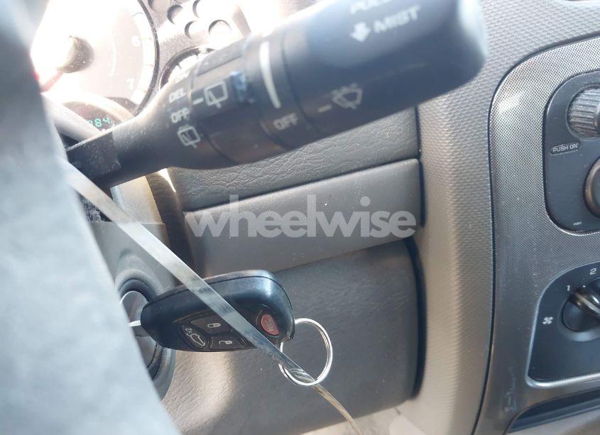 Thumbnail 3 of 2005 JEEP RENEGADE