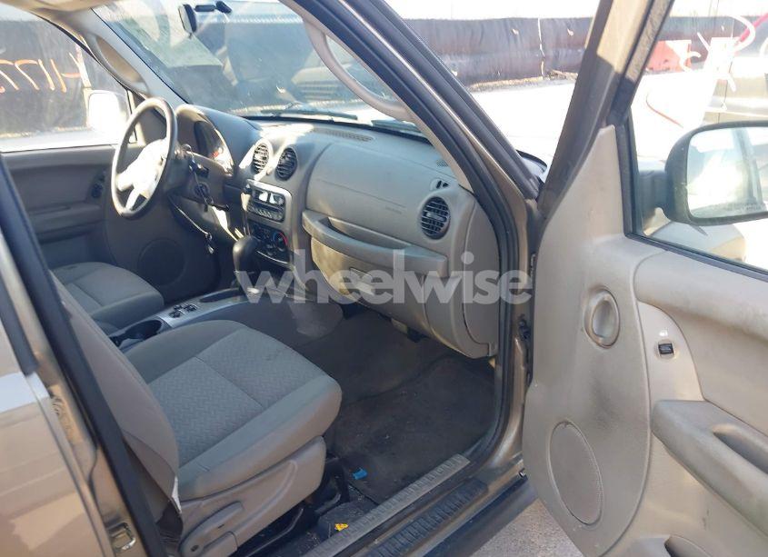 Thumbnail 7 of 2005 JEEP RENEGADE