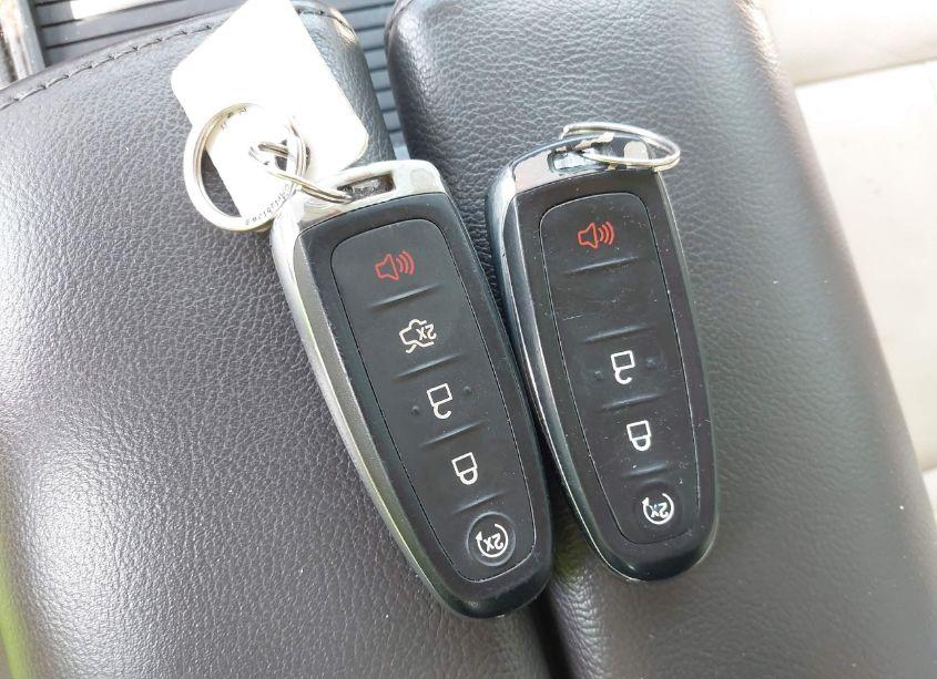 Thumbnail 3 of 2015 LINCOLN MKS