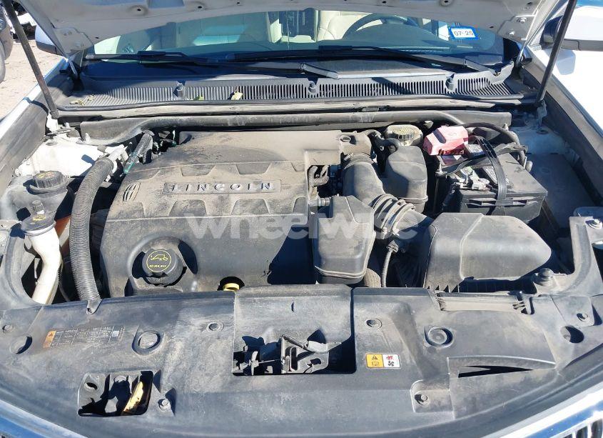 Thumbnail 2 of 2015 LINCOLN MKS