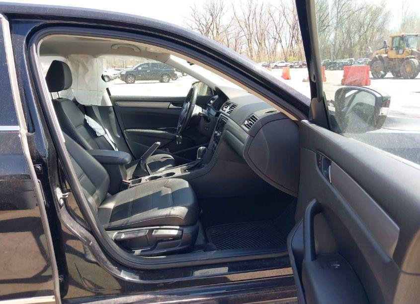 Thumbnail 8 of 2014 VOLKSWAGEN PASSAT 2.0L TDI SE