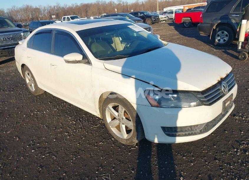 Photo of VOLKSWAGEN PASSAT 2.5L SE