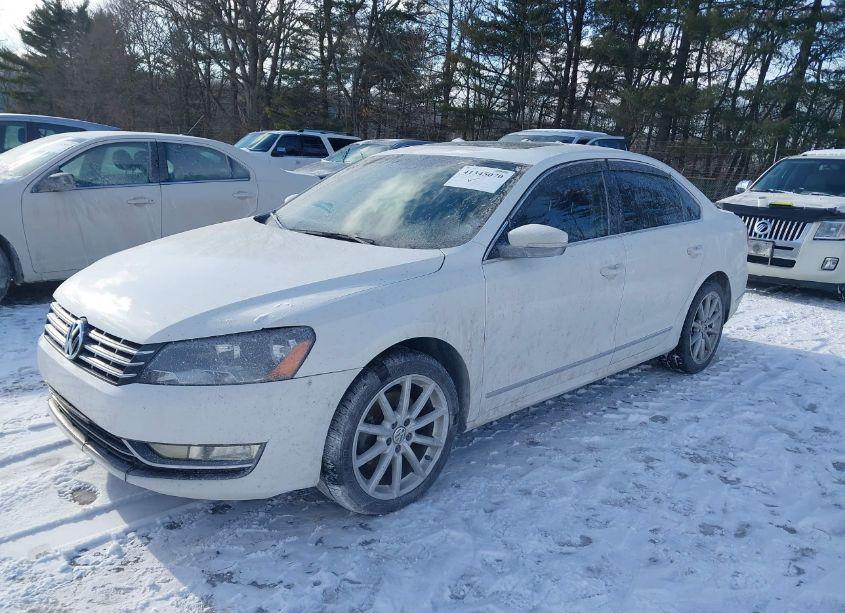 Thumbnail 4 of 2014 VOLKSWAGEN PASSAT 2.0L TDI SEL PREMIUM
