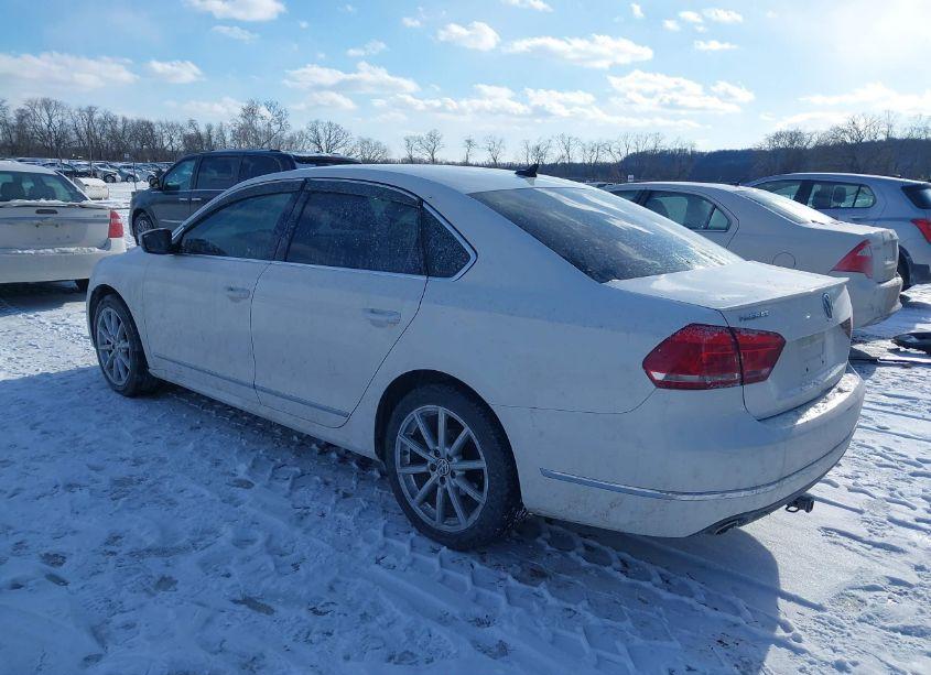 Thumbnail 5 of 2014 VOLKSWAGEN PASSAT 2.0L TDI SEL PREMIUM
