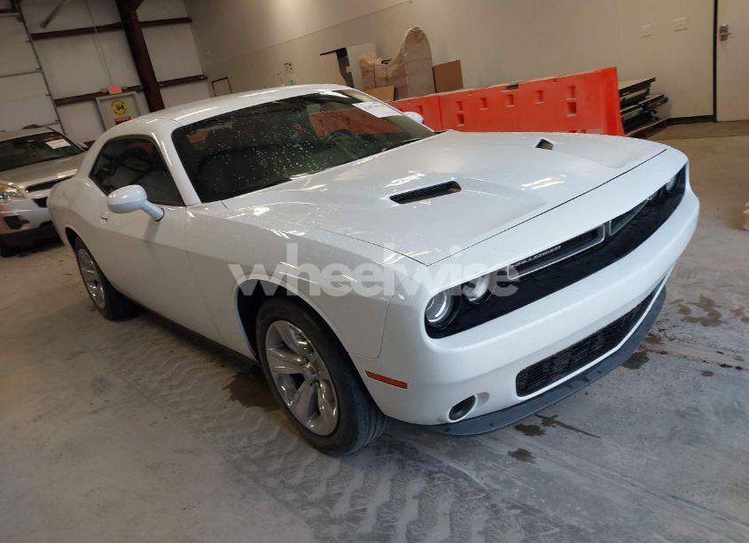 Main photo of 2016 DODGE CHALLENGER SXT with VIN 2C3CDZAG5GH171905