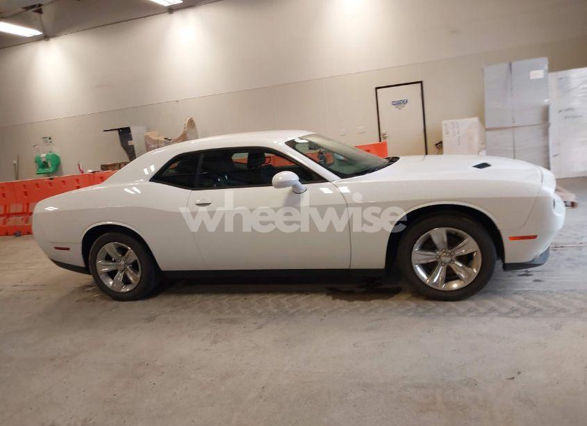 Thumbnail 5 of 2016 DODGE CHALLENGER SXT