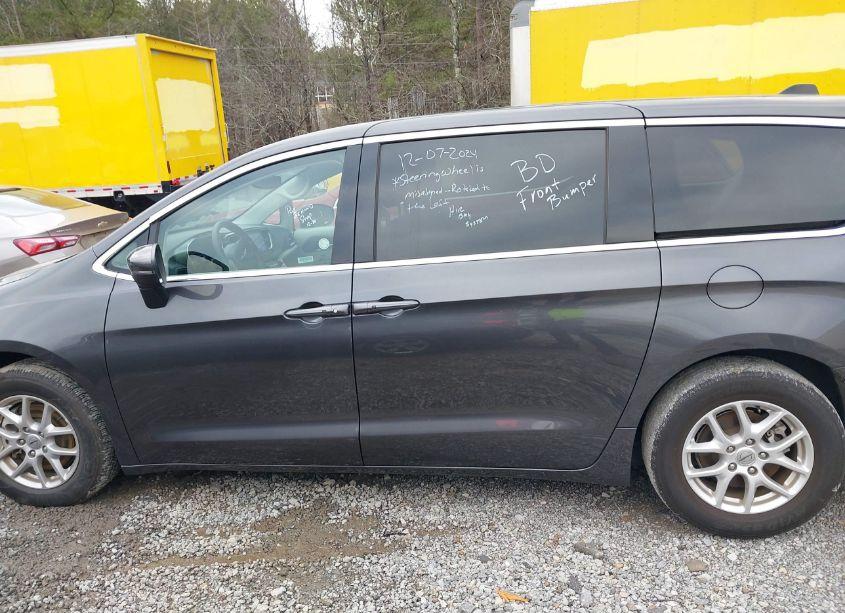 Thumbnail 6 of 2023 CHRYSLER PACIFICA TOURING L