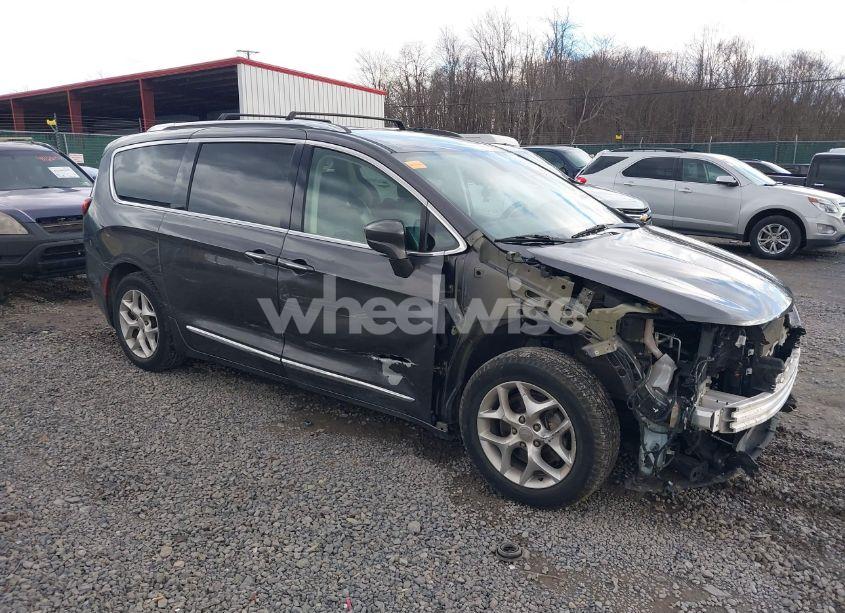 Photo of CHRYSLER PACIFICA TOURING L