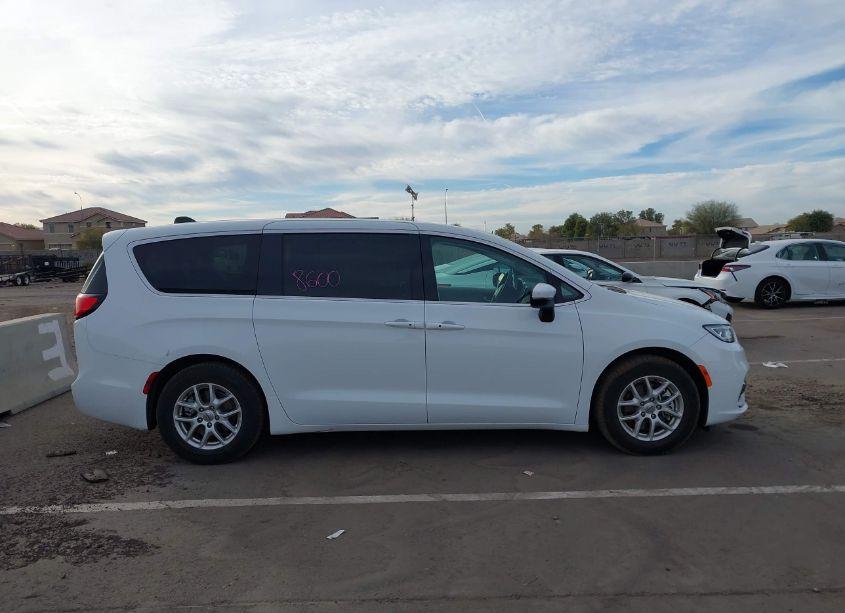 Thumbnail 5 of 2023 CHRYSLER PACIFICA TOURING L