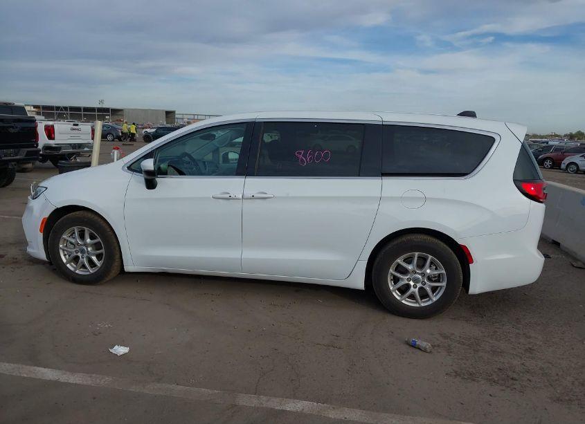 Thumbnail 6 of 2023 CHRYSLER PACIFICA TOURING L