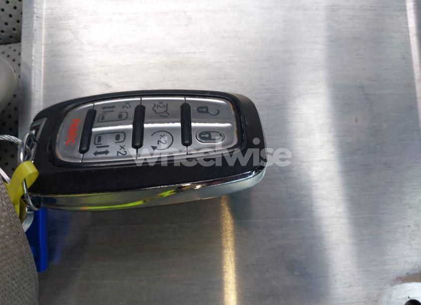 Thumbnail 3 of 2020 CHRYSLER PACIFICA LIMITED