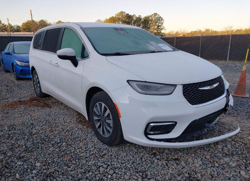 Main photo of 2023 CHRYSLER PACIFICA HYBRID TOURING L with VIN 2C4RC1L76PR622017