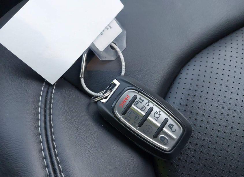 Thumbnail 3 of 2023 CHRYSLER PACIFICA HYBRID TOURING L