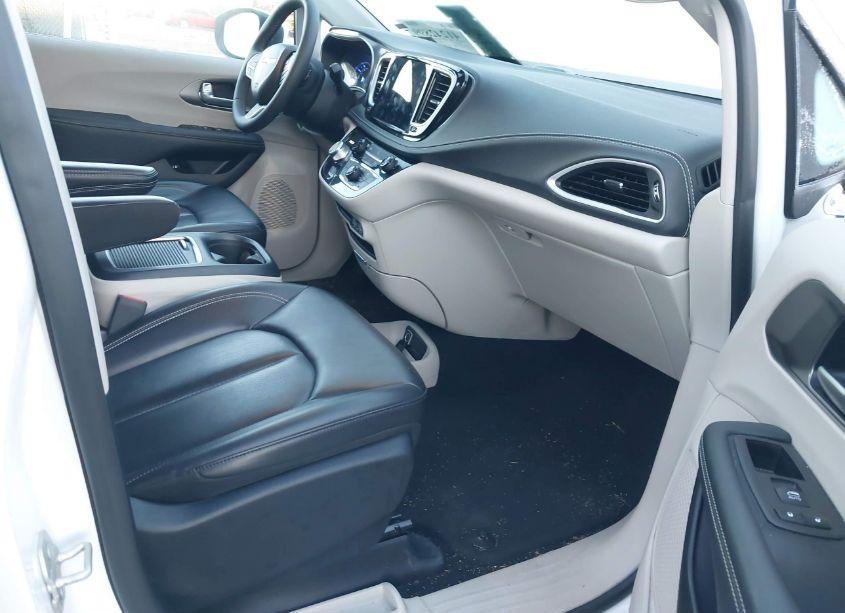 Thumbnail 12 of 2023 CHRYSLER PACIFICA HYBRID TOURING L
