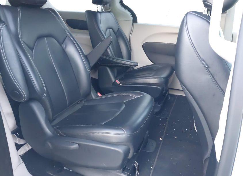 Thumbnail 15 of 2023 CHRYSLER PACIFICA HYBRID TOURING L