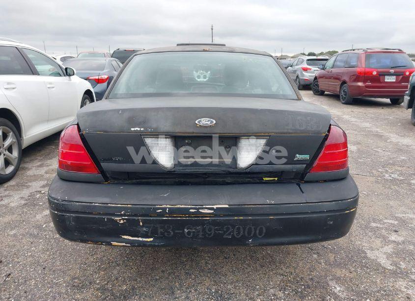 2011 Ford Crown