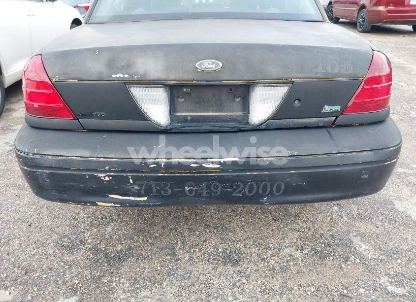 2011 Ford Crown