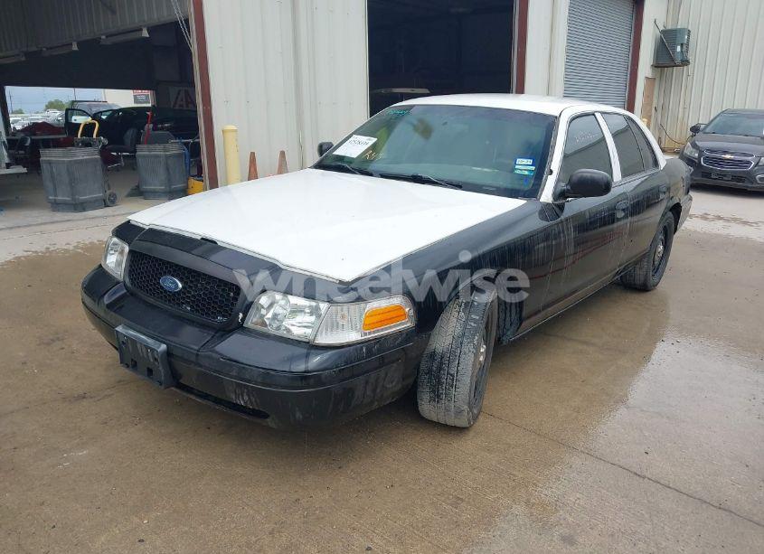 2011 Ford Crown