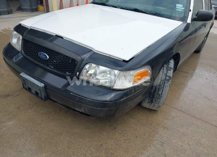 2011 Ford Crown