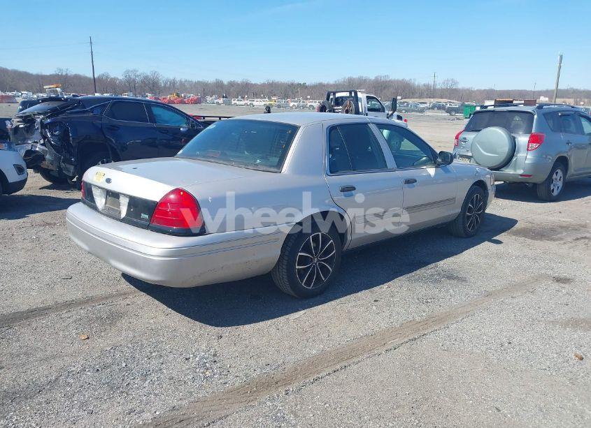 2011 Ford Crown