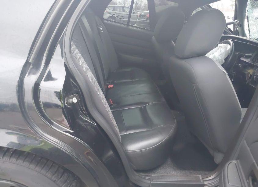 2011 Ford Crown