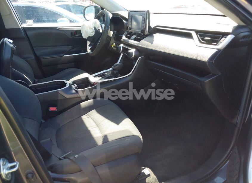 Thumbnail 13 of 2021 TOYOTA RAV4 LE