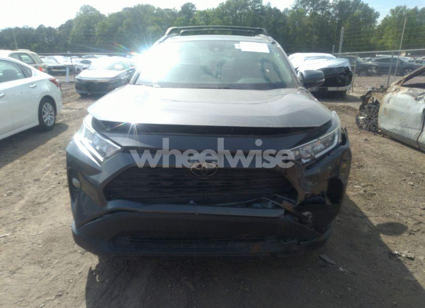 Thumbnail 4 of 2020 TOYOTA RAV4 XLE