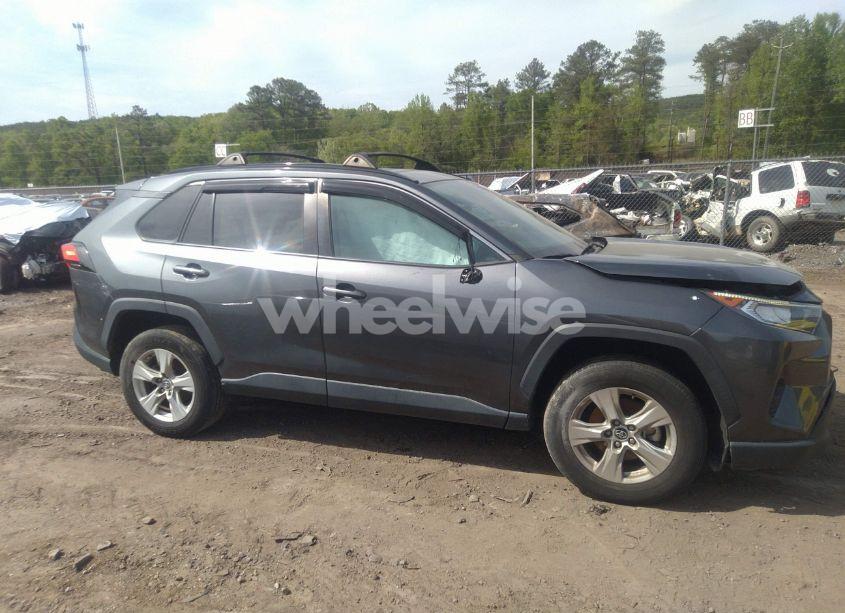 Thumbnail 5 of 2020 TOYOTA RAV4 XLE