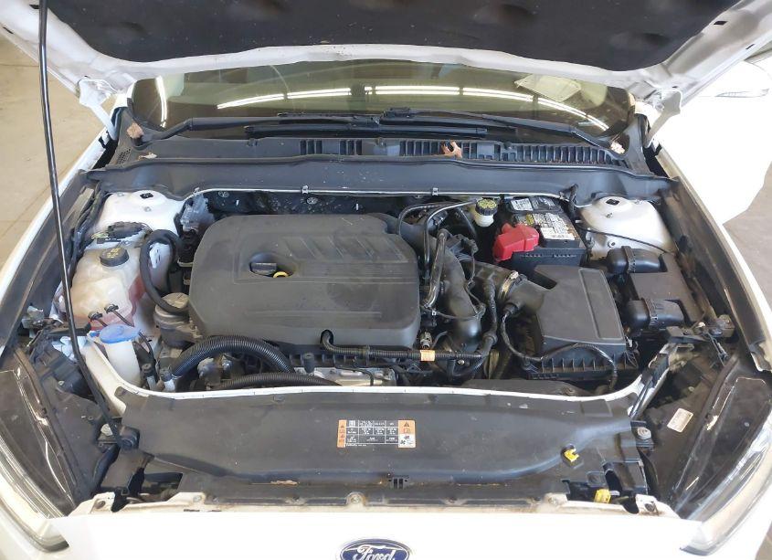 Thumbnail 2 of 2015 FORD FUSION SE