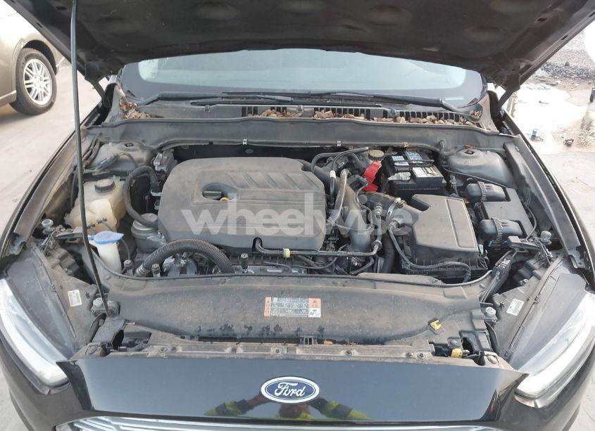 Thumbnail 2 of 2015 FORD FUSION SE