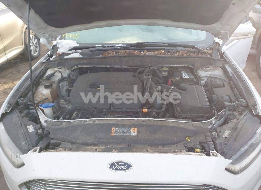 Thumbnail 2 of 2015 FORD FUSION SE