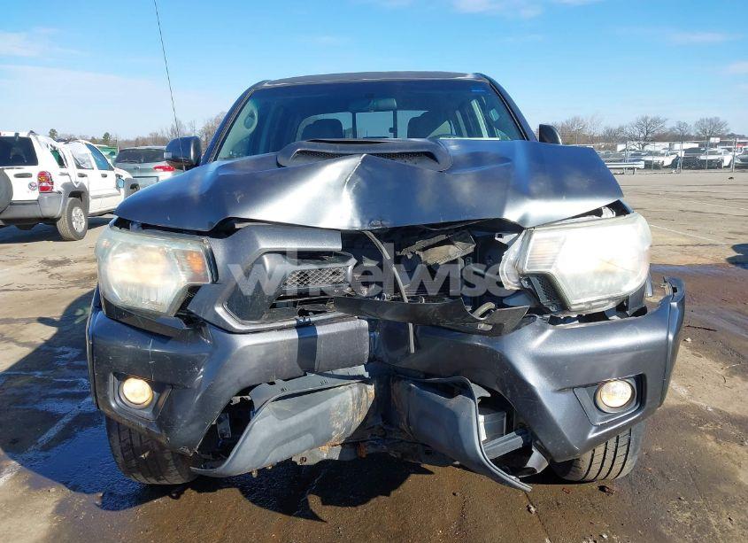 Thumbnail 4 of 2015 TOYOTA TACOMA DOUBLE CAB LONG BED