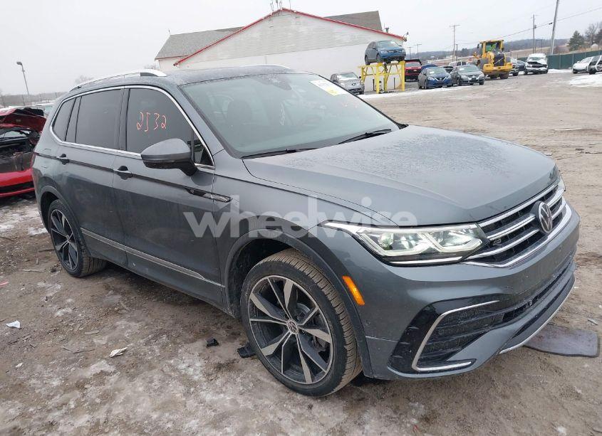 Photo of VOLKSWAGEN TIGUAN 2.0T SEL R-LINE