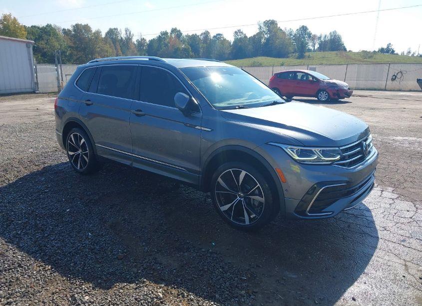 Main photo of 2022 VOLKSWAGEN TIGUAN 2.0T SEL R-LINE with VIN 3VV4B7AX5NM057221