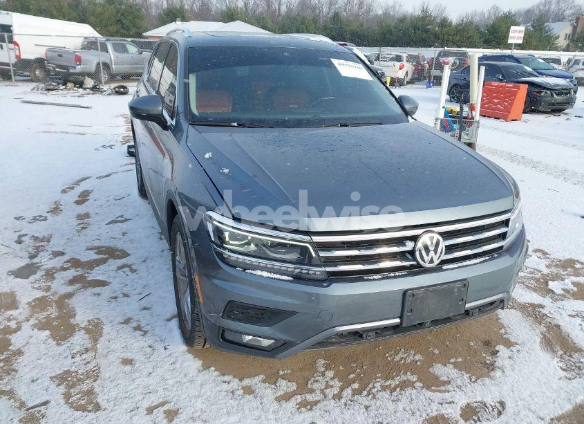 Photo of VOLKSWAGEN TIGUAN 2.0T SEL PREMIUM