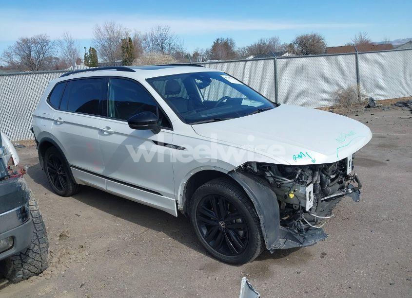 Photo of VOLKSWAGEN TIGUAN 2.0T SE R-LINE BLACK