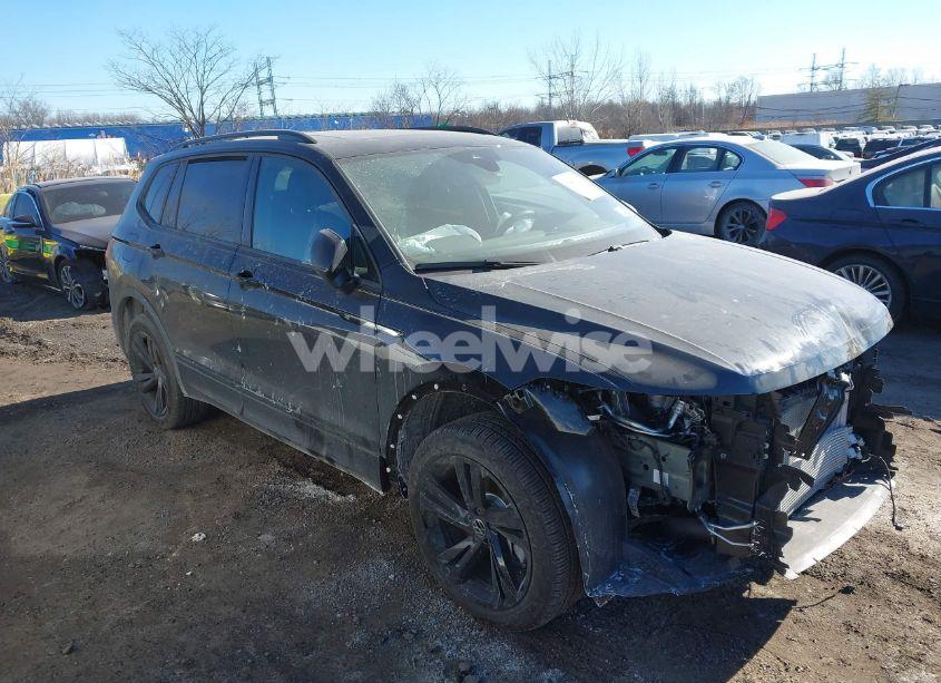 Main photo of 2024 VOLKSWAGEN TIGUAN 2.0T SE R-LINE BLACK with VIN 3VV8B7AX7RM138695