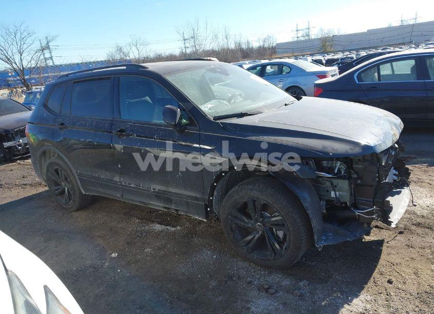 Thumbnail 5 of 2024 VOLKSWAGEN TIGUAN 2.0T SE R-LINE BLACK