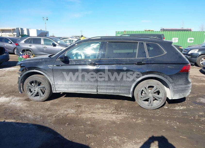Thumbnail 6 of 2024 VOLKSWAGEN TIGUAN 2.0T SE R-LINE BLACK