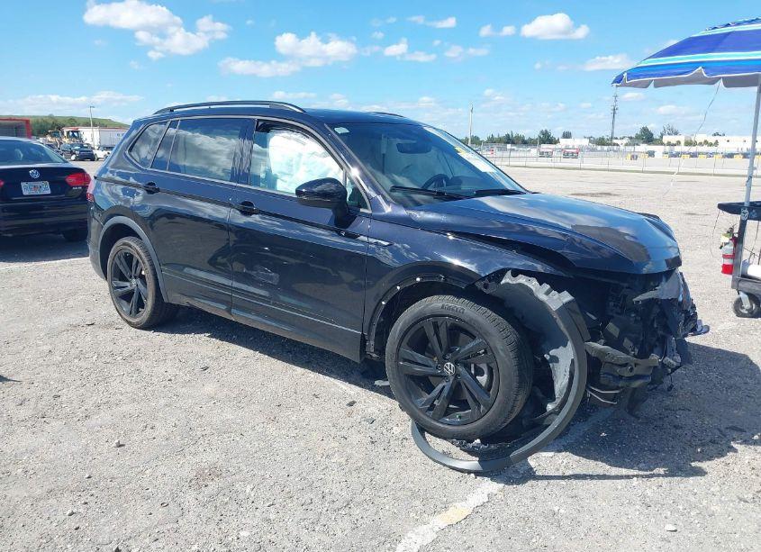 Main photo of 2023 VOLKSWAGEN TIGUAN 2.0T SE R-LINE BLACK with VIN 3VVCB7AX4PM082657