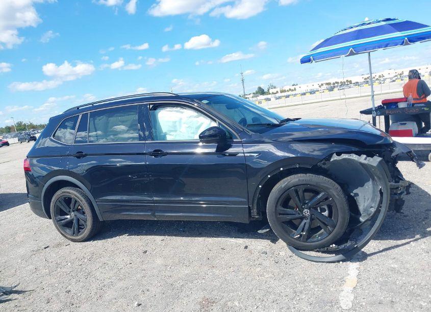 Thumbnail 6 of 2023 VOLKSWAGEN TIGUAN 2.0T SE R-LINE BLACK
