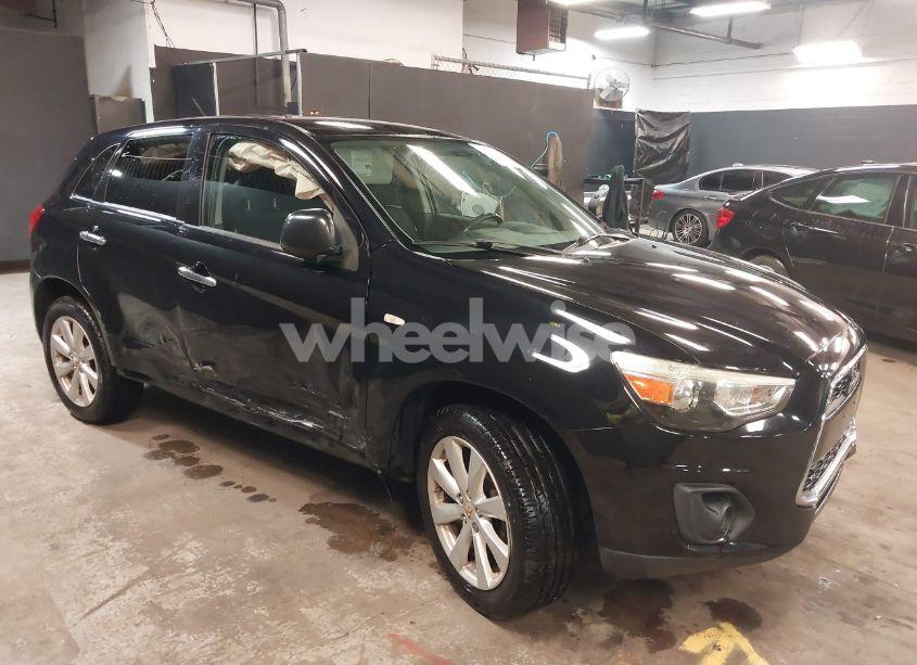 Photo of MITSUBISHI OUTLANDER SPORT ES