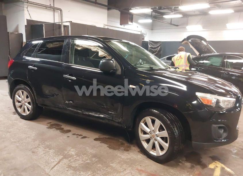 Thumbnail 13 of 2014 MITSUBISHI OUTLANDER SPORT ES