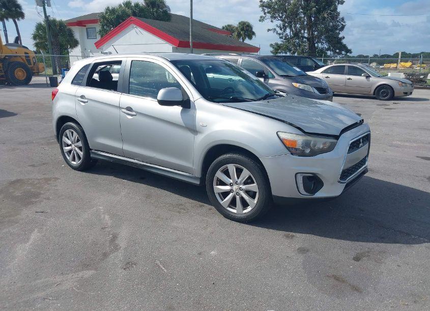 Photo of MITSUBISHI OUTLANDER SPORT SE