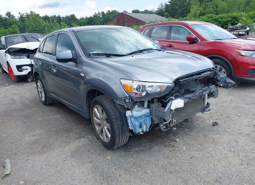 Photo of MITSUBISHI OUTLANDER SPORT SE