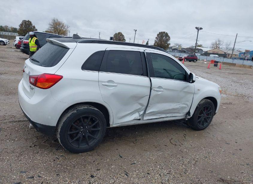 Thumbnail 5 of 2015 MITSUBISHI OUTLANDER SPORT SE