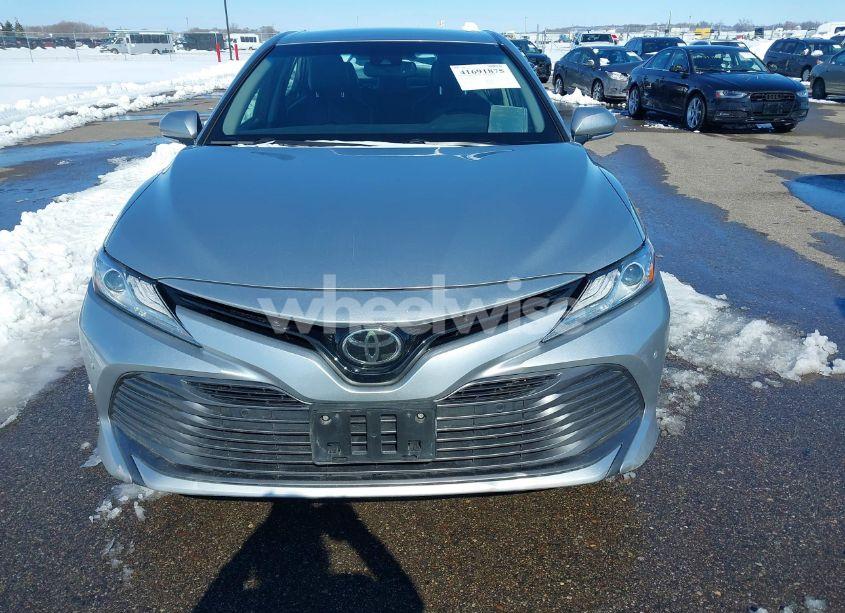 Thumbnail 4 of 2018 TOYOTA CAMRY XLE